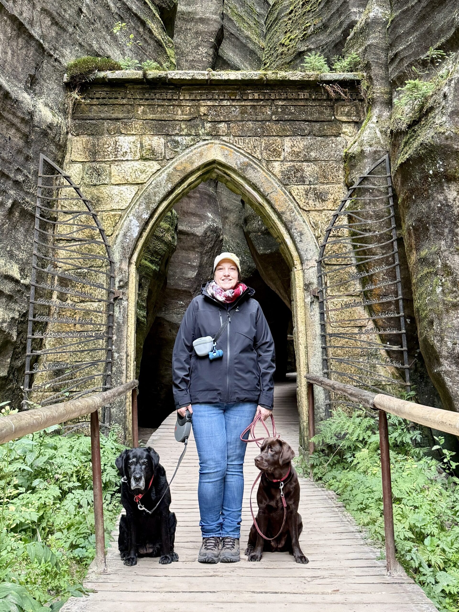 Peggy Brüning mit ihren beiden Hunden